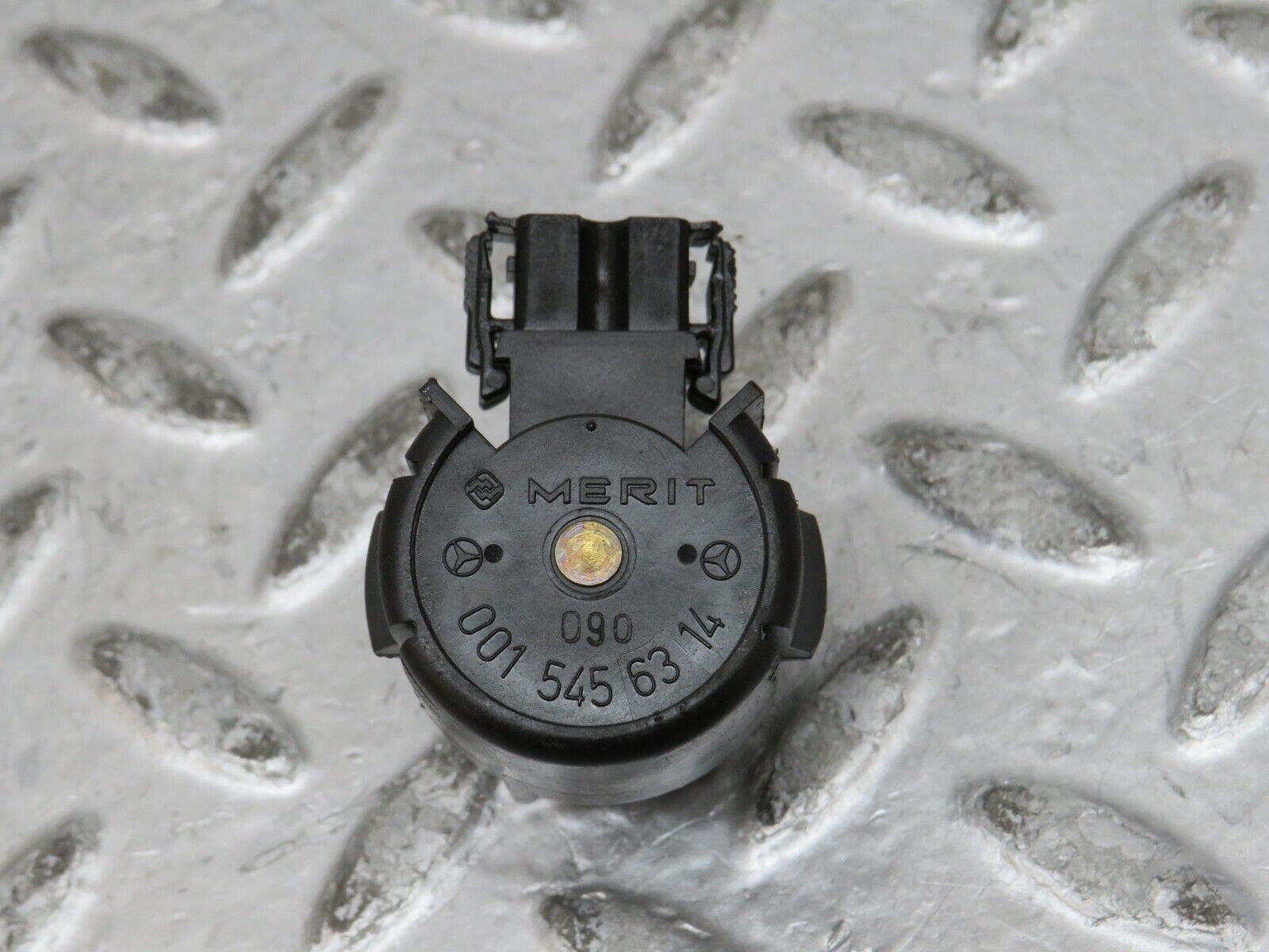 27859 Mercedes-Benz W123 280E Kick Down Switch 0015456314