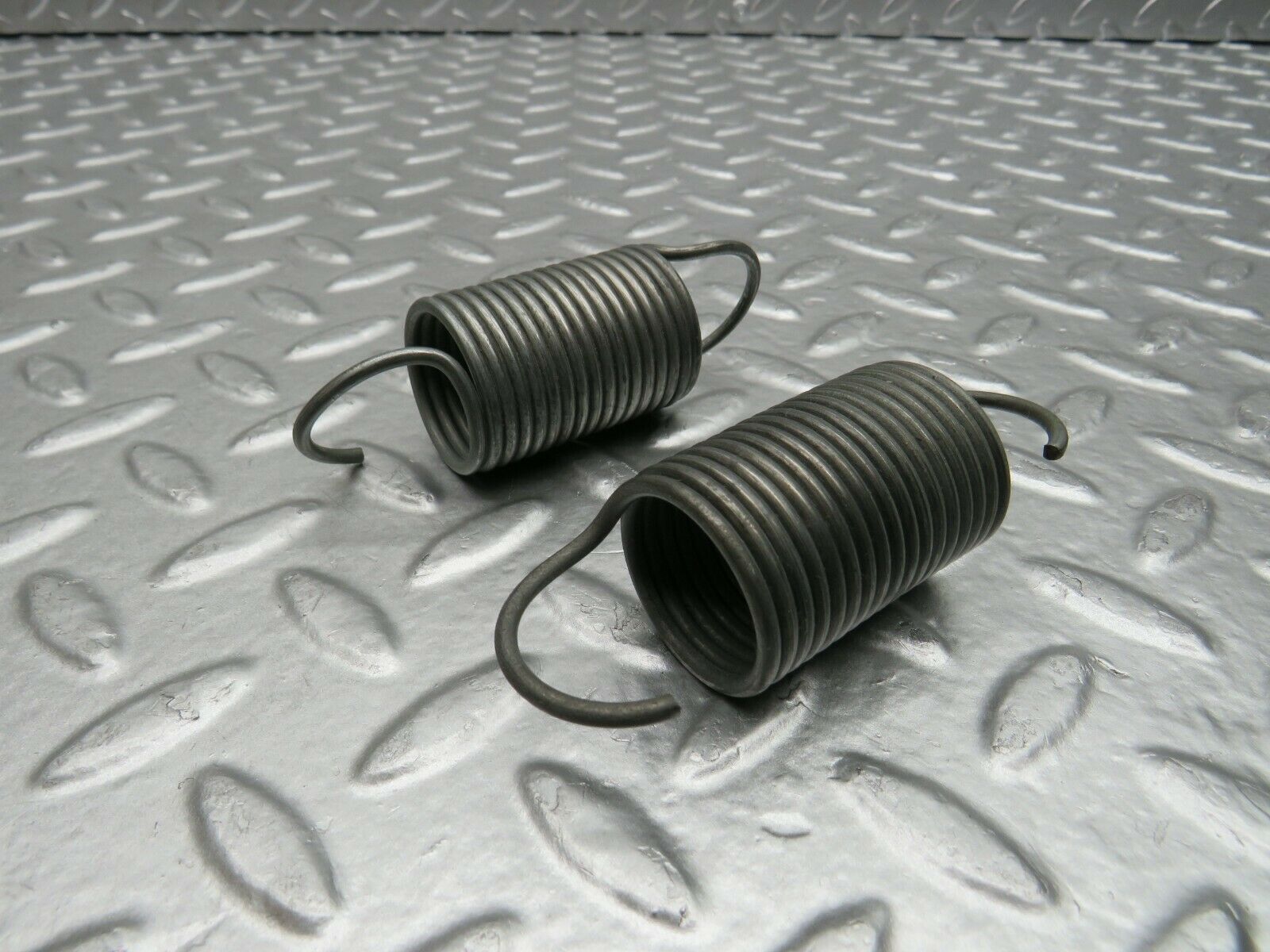 22305 Mercedes-Benz S123 280TE Wagon Front Seat Adjustment Spring Pair