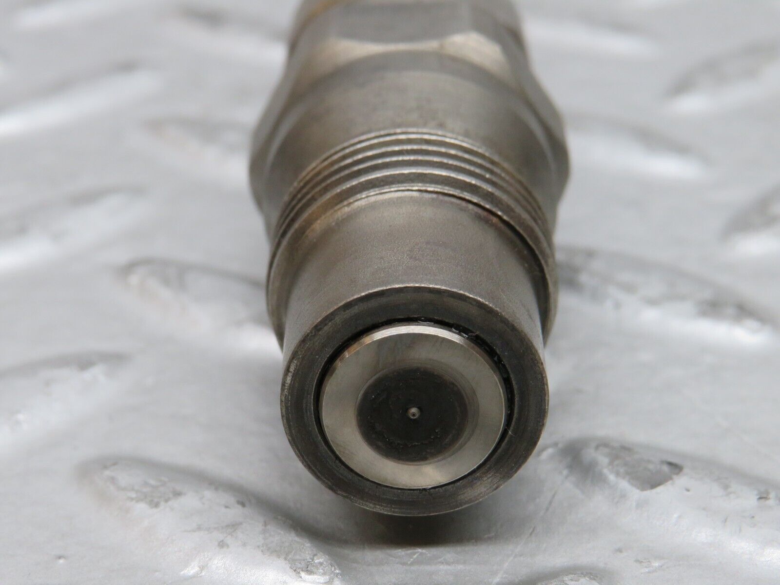 28503 Mercedes-Benz S123 240D Wagon Fuel Injector Bosch KCA30S35/4