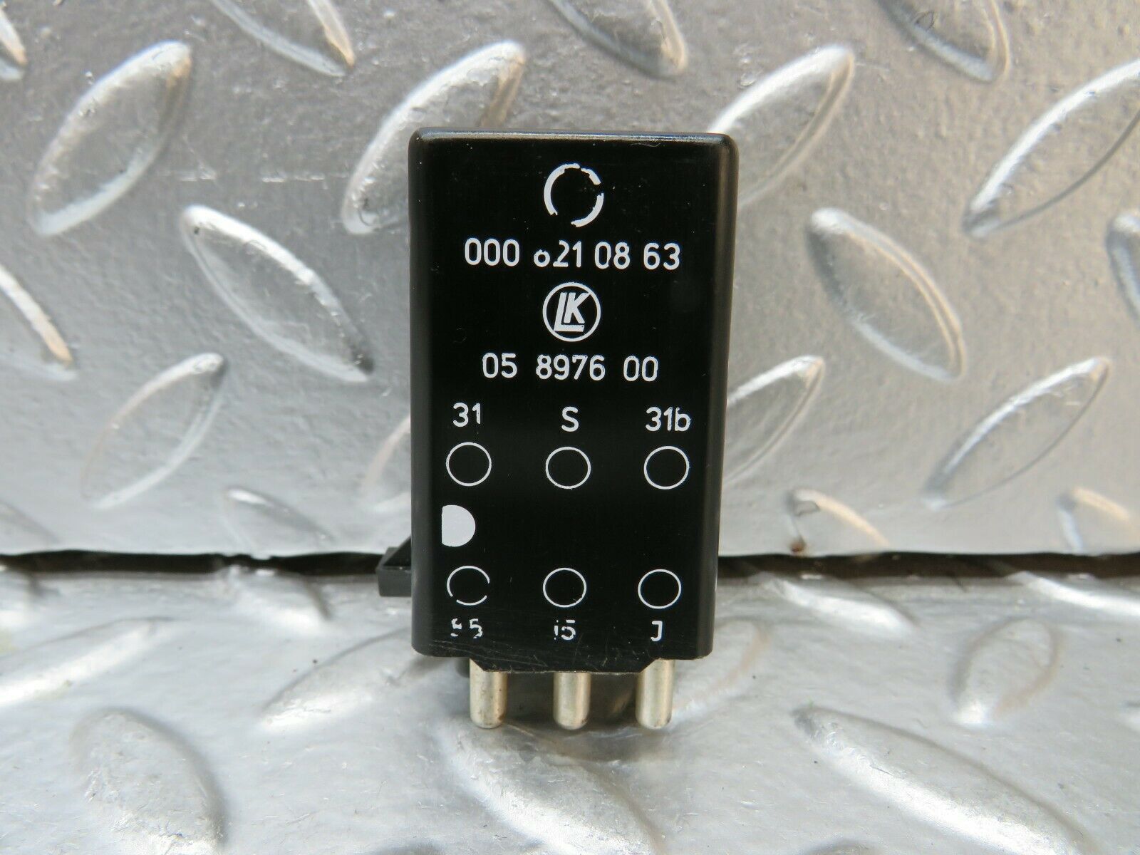 23154 Mercedes-Benz C123 230CE Coupe Intermittent Wiper Relay 0008210863