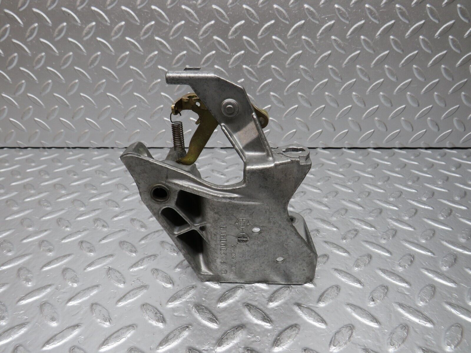 31701 Mercedes-Benz W201 190LE 1.8L Brake Pedal Bracket 1242900919