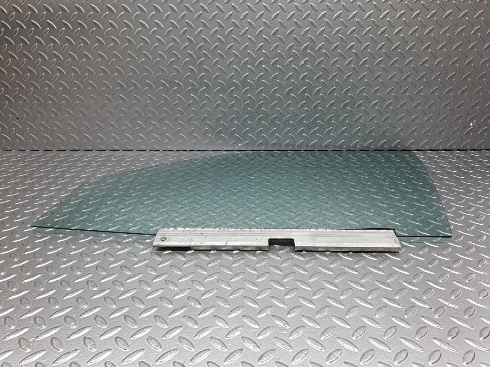 41408 Mercedes-Benz W124 200E Front Left Door Window Glass