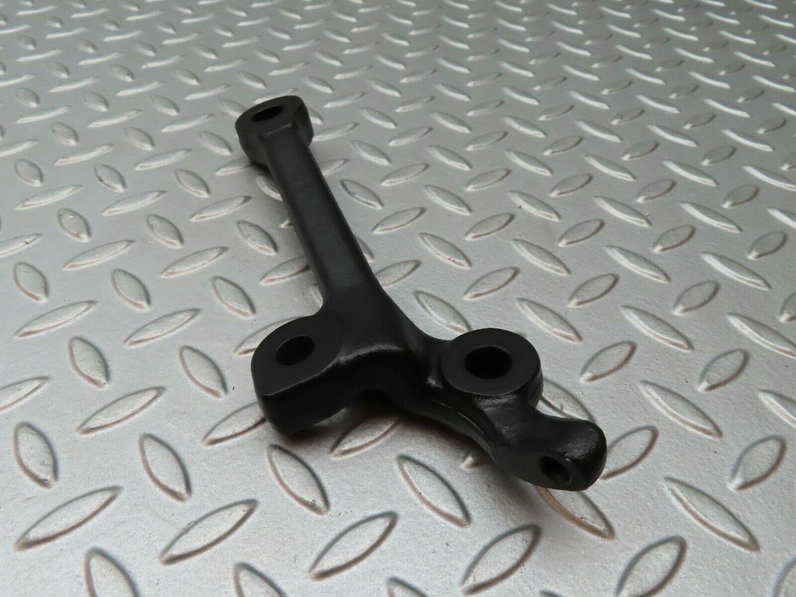 4244 Mercedes-Benz V123 240D LWB Idler Arm 2333