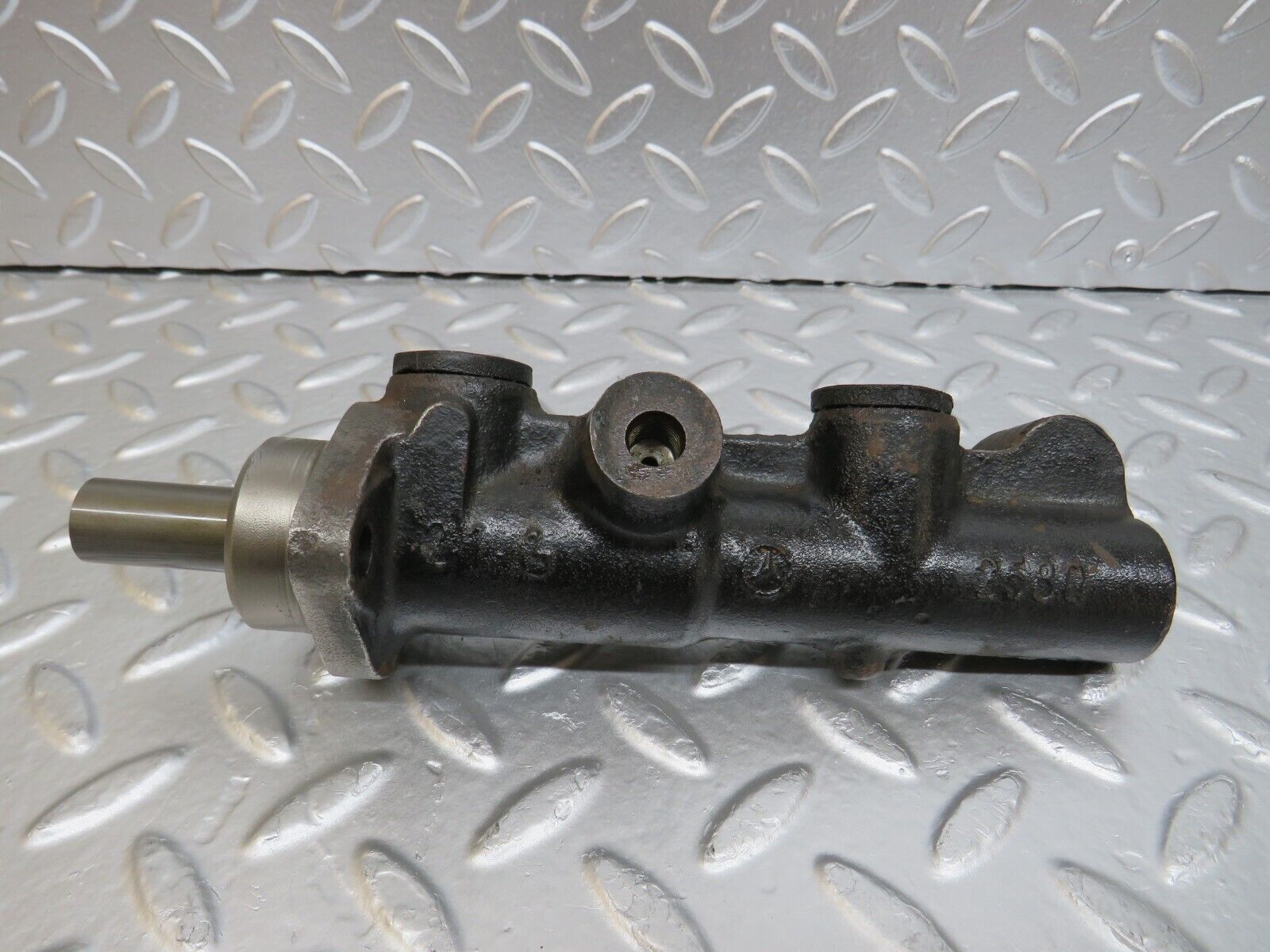 25448 Mercedes-Benz W123 200 Brake Master Cylinder Bendix