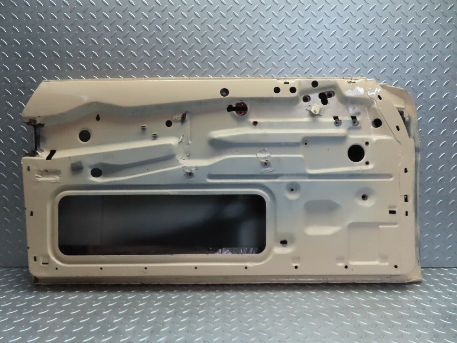 20773 Mercedes-Benz W114 250CE Coupe Left Door