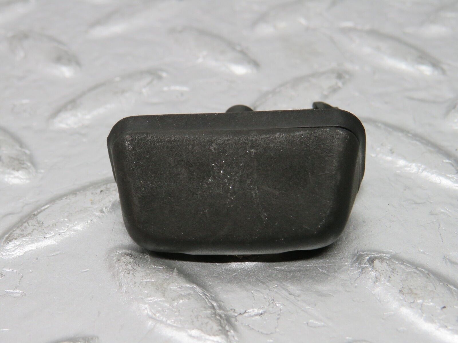 31405 Mercedes-Benz S124 220TE Wagon Tailgate Windscreen Washer Nozzle