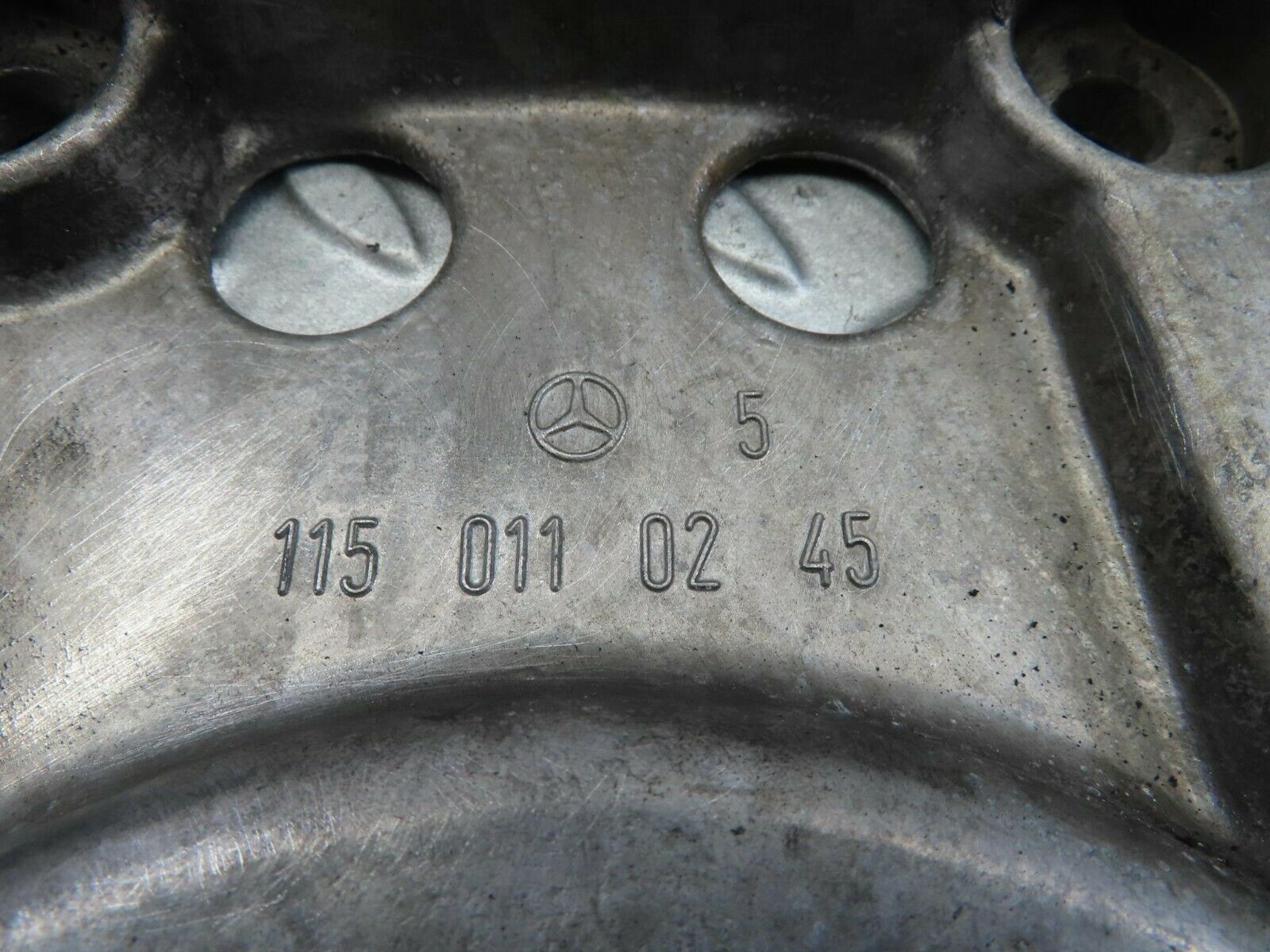 8676 Mercedes-Benz W115 Gearbox Flange 1150110245