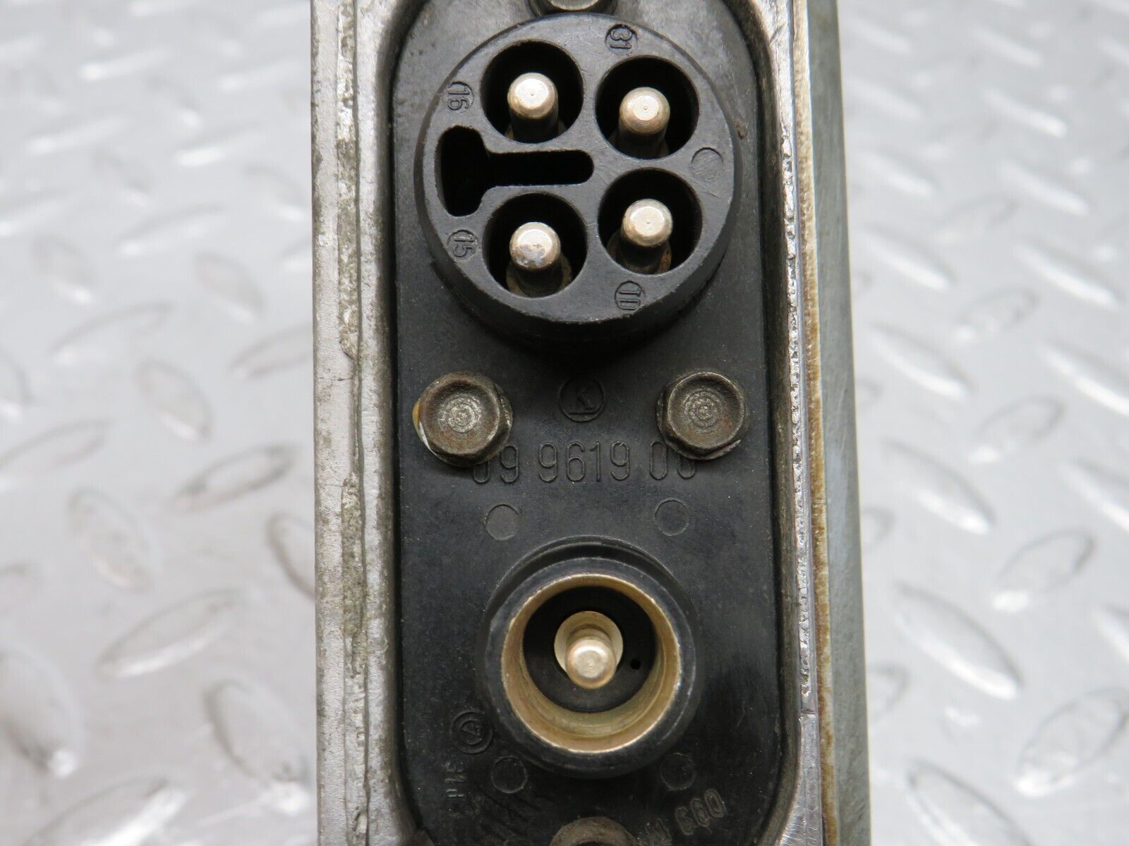 4957 Mercedes-Benz R107 350SL Ignition Control Unit Bosch 0227100001