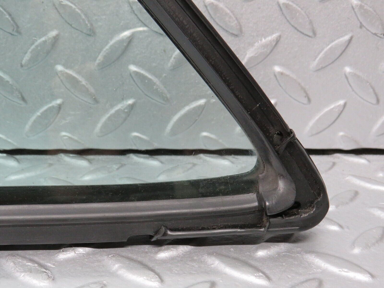 39067 Mercedes-Benz W201 190E 2.6L Rear Left Quarter Window Glass 2017350524