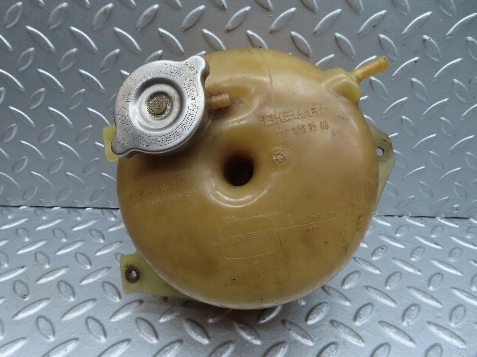 13843 Mercedes-Benz R107 450SL Coolant Tank Reservoir Behr 1075000149
