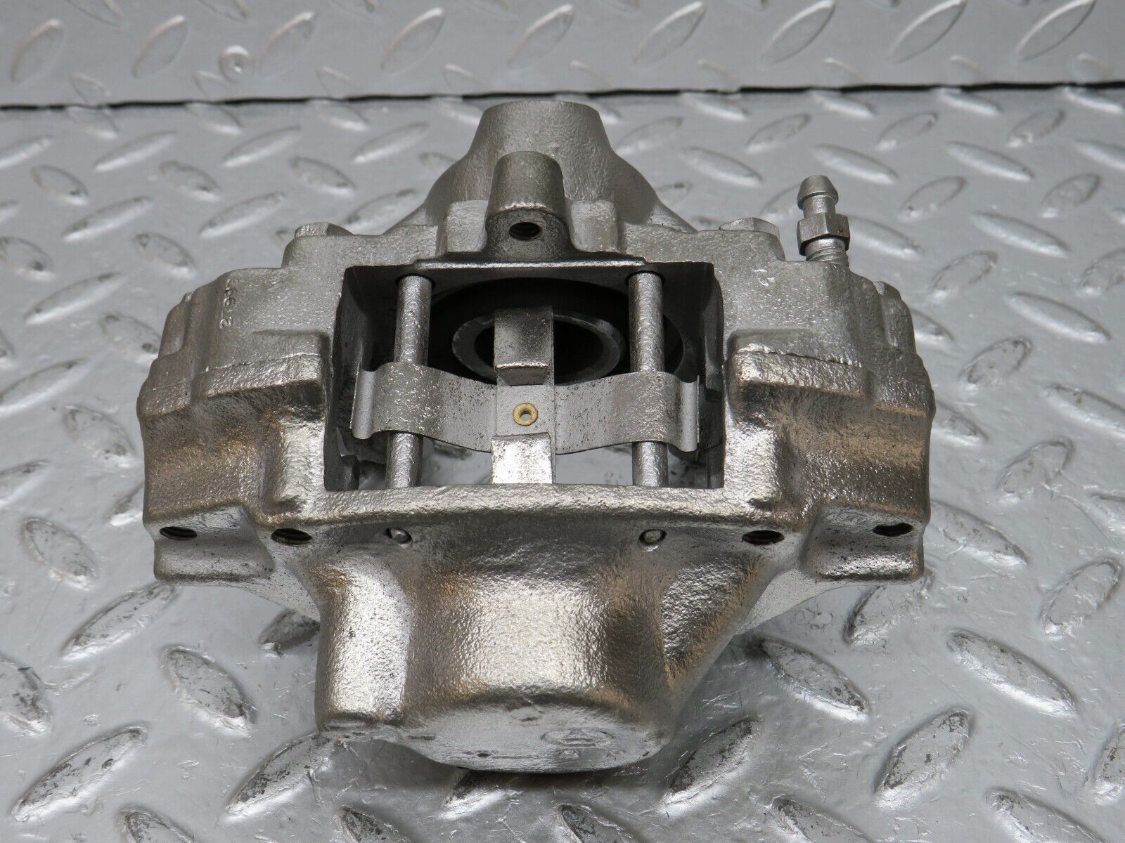 32661 Mercedes-Benz S124 300TE Wagon Rear Right Brake Caliper ATE 8P
