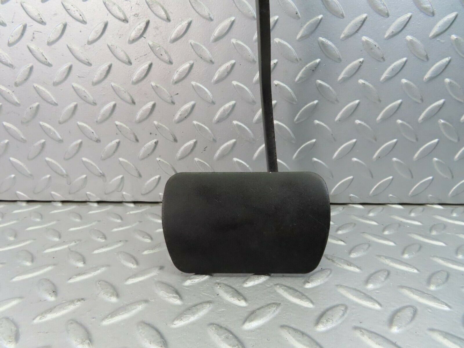 9016 Mercedes-Benz C107 Brake Pedal