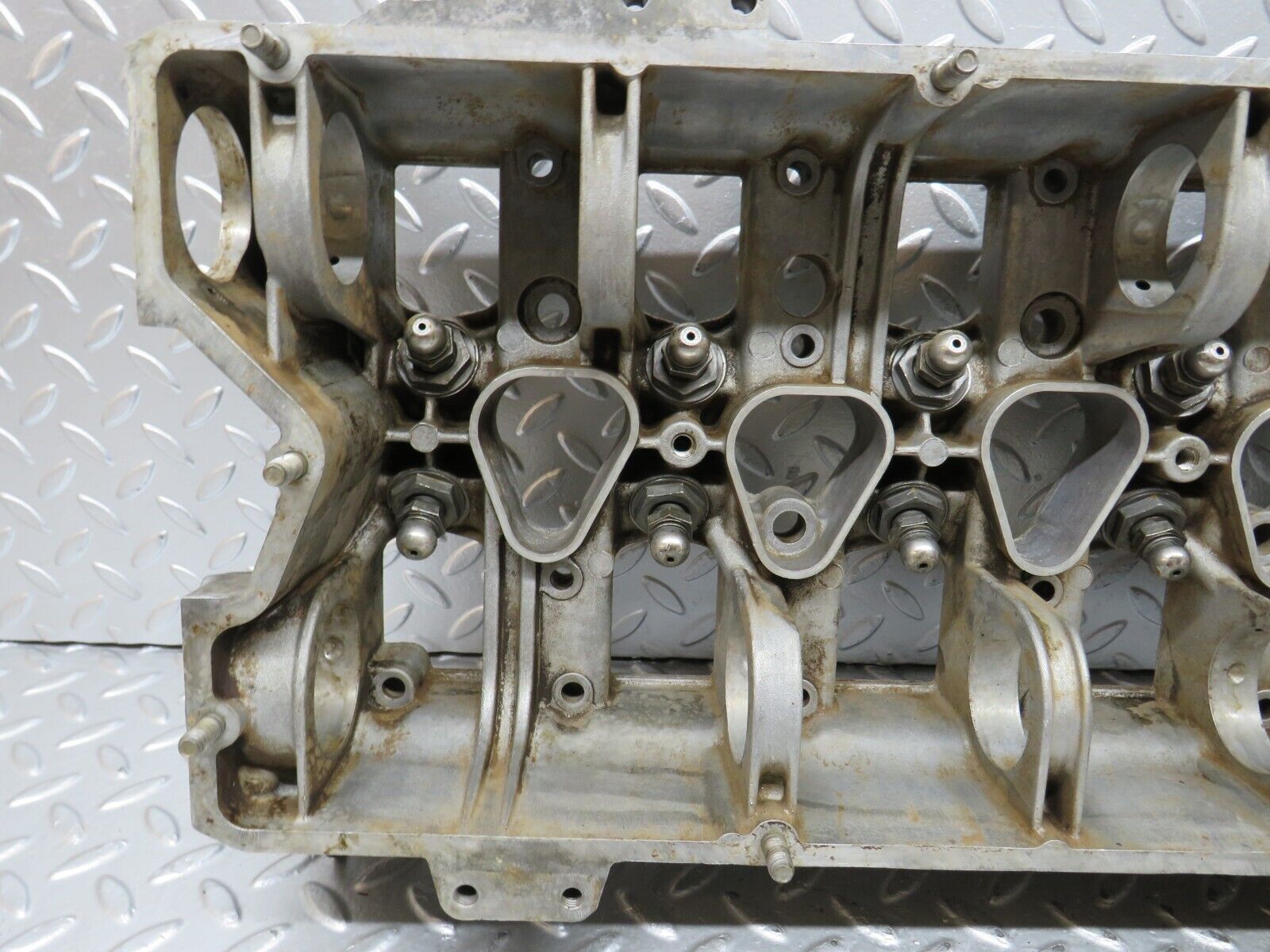 28046 Mercedes-Benz W123 280E Camshaft Bearing Casing 1100163304
