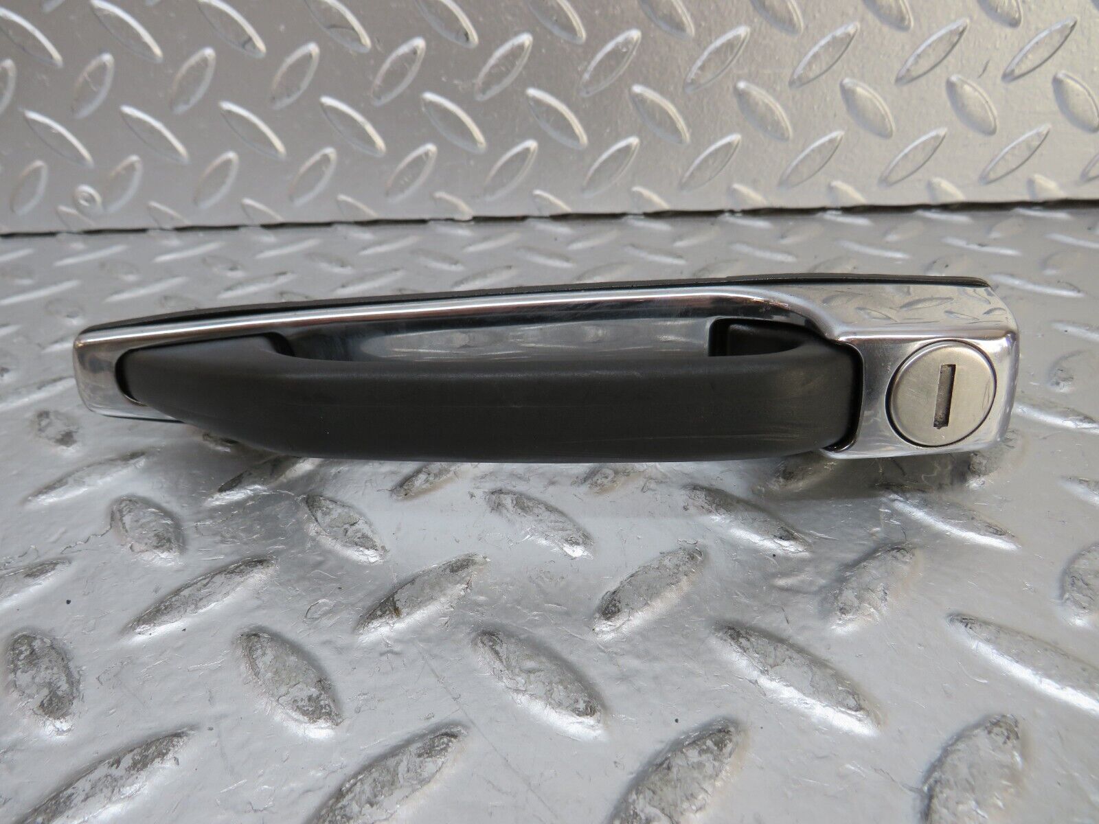 27053 Mercedes-Benz W123 280E Front Right Exterior Door Handle No Key