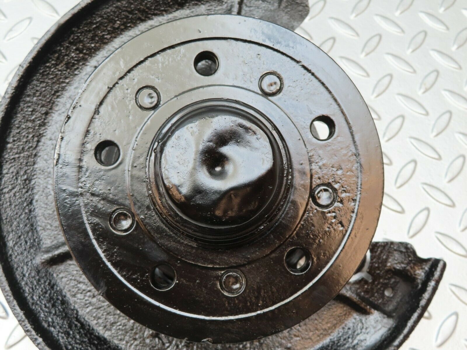 4128 Mercedes-Benz V123 240D LWB Wheel Hub Front Left