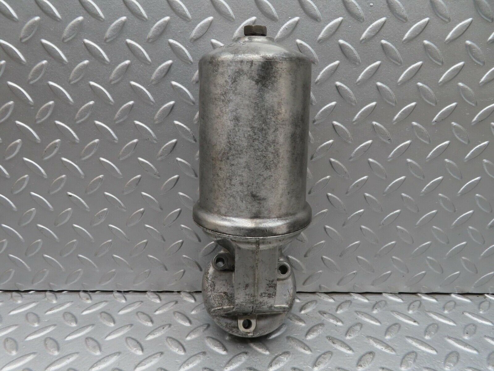 16536 Mercedes-Benz C107 350SLC Coupe Oil Filter Housing 1161840309