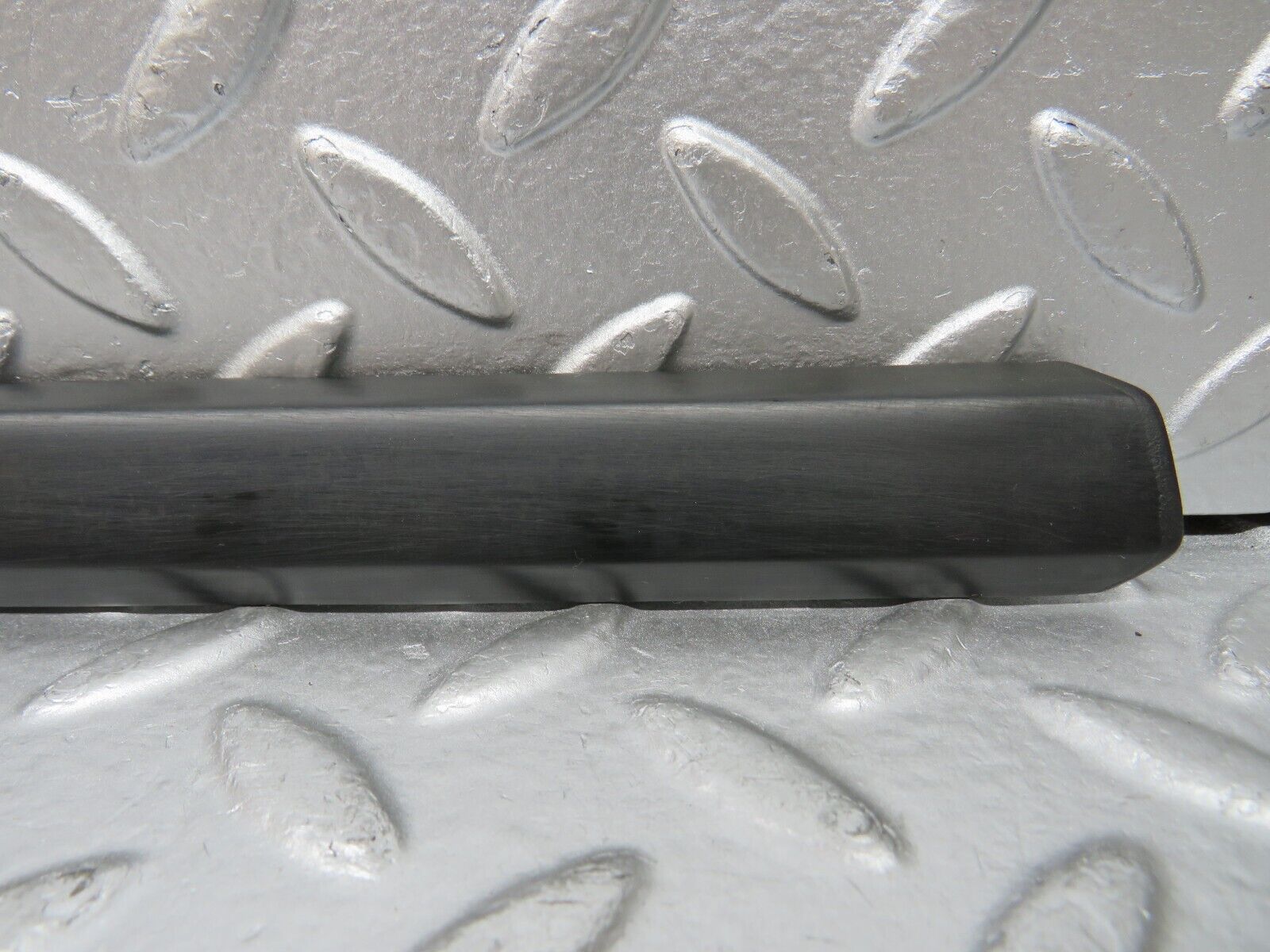 30782 Mercedes-Benz W201 190E 2.0L Front Left Fender Wing Centre Moulding Trim