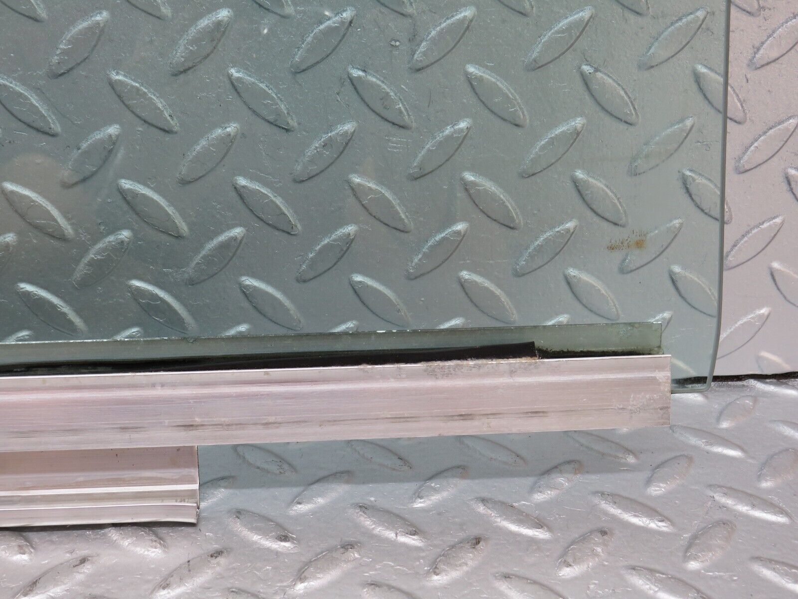 36040 Mercedes-Benz W126 420SE Rear Left Door Window Glass