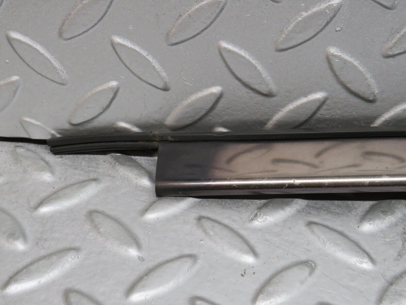 37896 Mercedes-Benz A124 320E Cabriolet A Pillar Exterior Moulding Trim Right