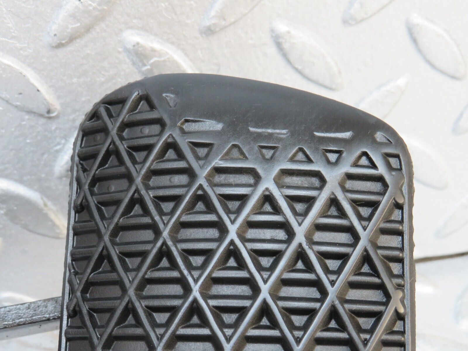 37973 Mercedes-Benz A124 320E Cabriolet Brake Pedal With Rubber 1232910082