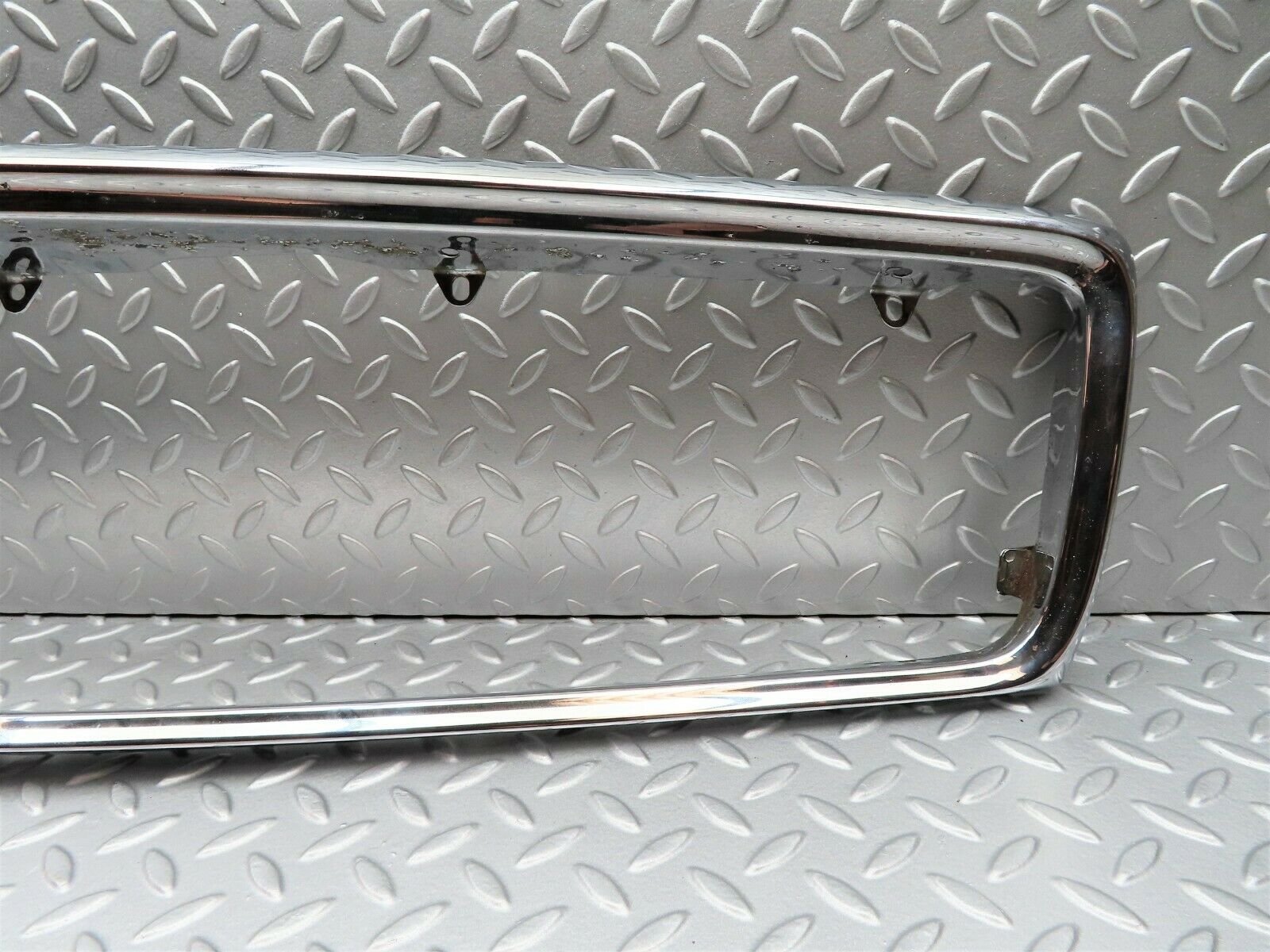 5067 Mercedes-Benz R107 350SL Coupe Bonnet Grill Chrome Frame