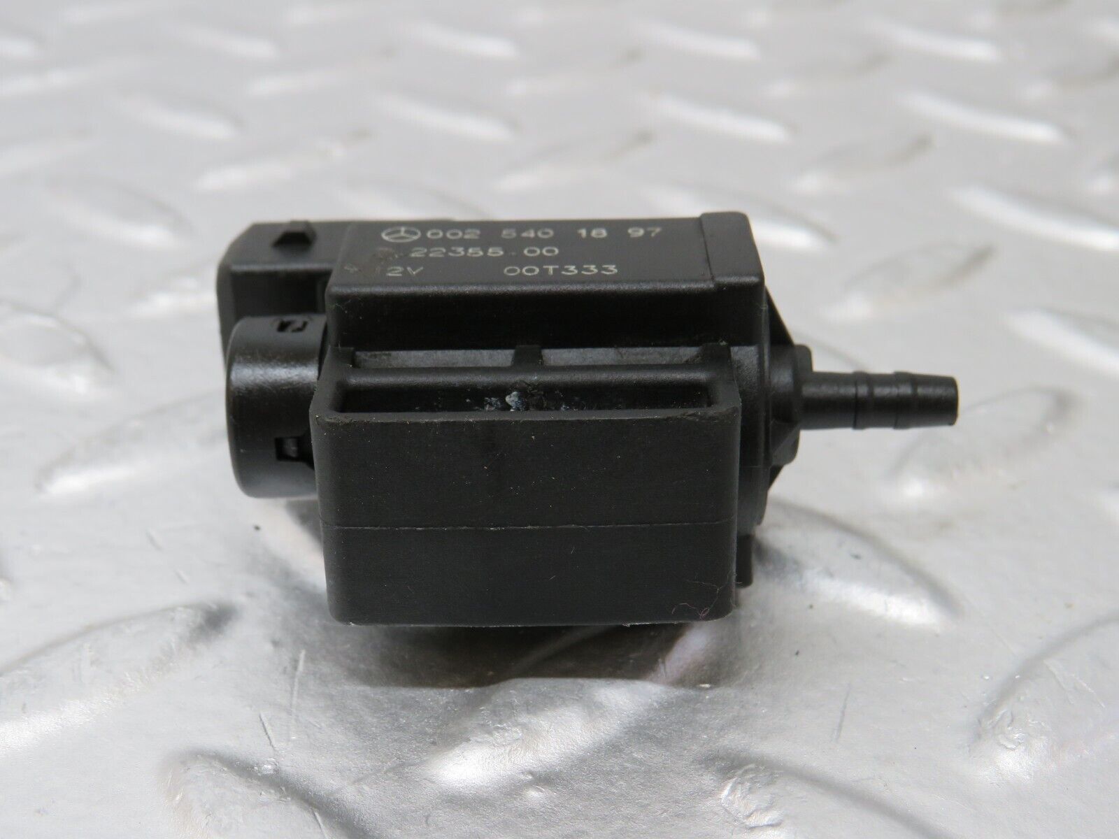 34960 Mercedes-Benz W210 320E Solenoid Vacuum Valve Pierburg 0025401897