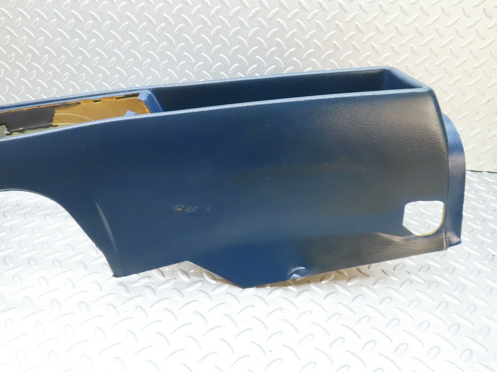 18016 Mercedes-Benz W123 200 Centre Console Blue