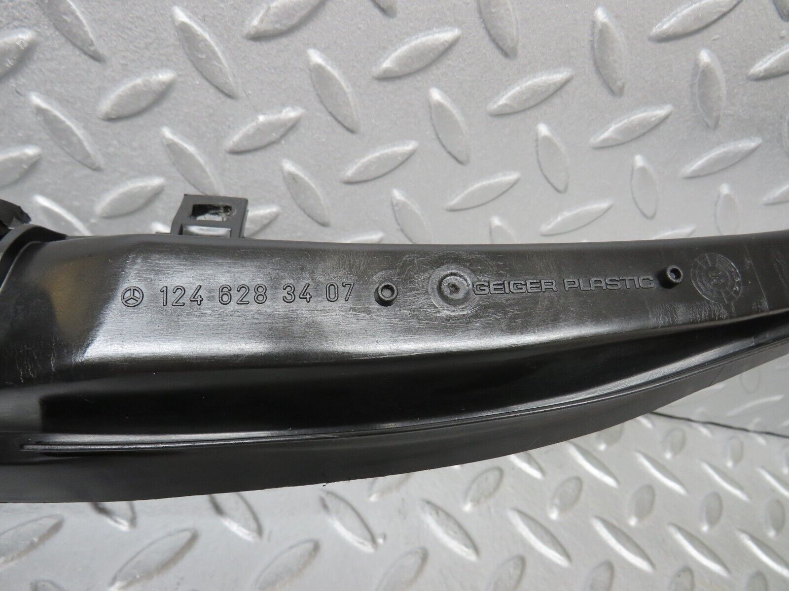 37886 Mercedes-Benz A124 320E Cabriolet Water Drain 1246204278 1246283707 1246283407