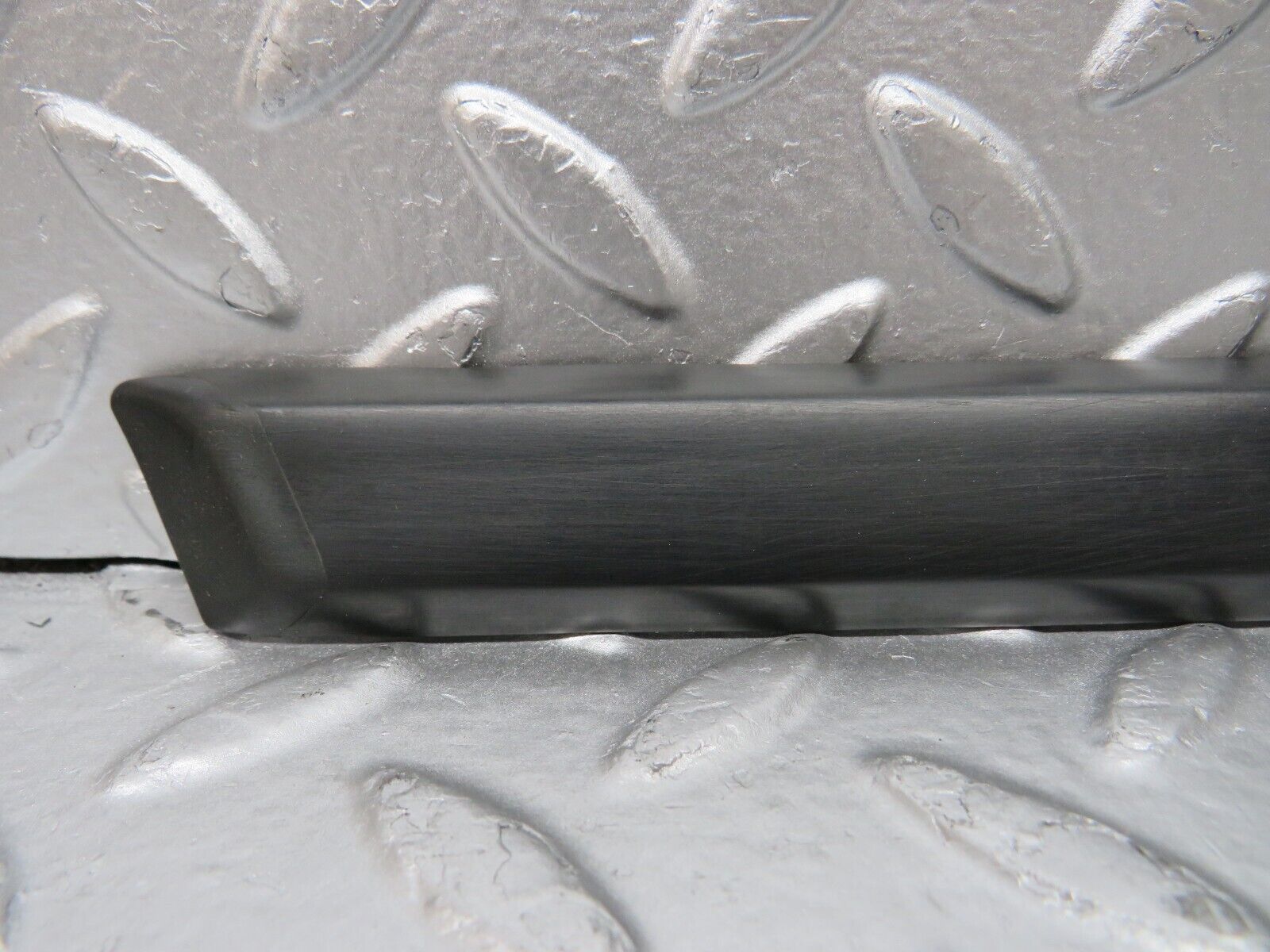 30782 Mercedes-Benz W201 190E 2.0L Front Left Fender Wing Centre Moulding Trim