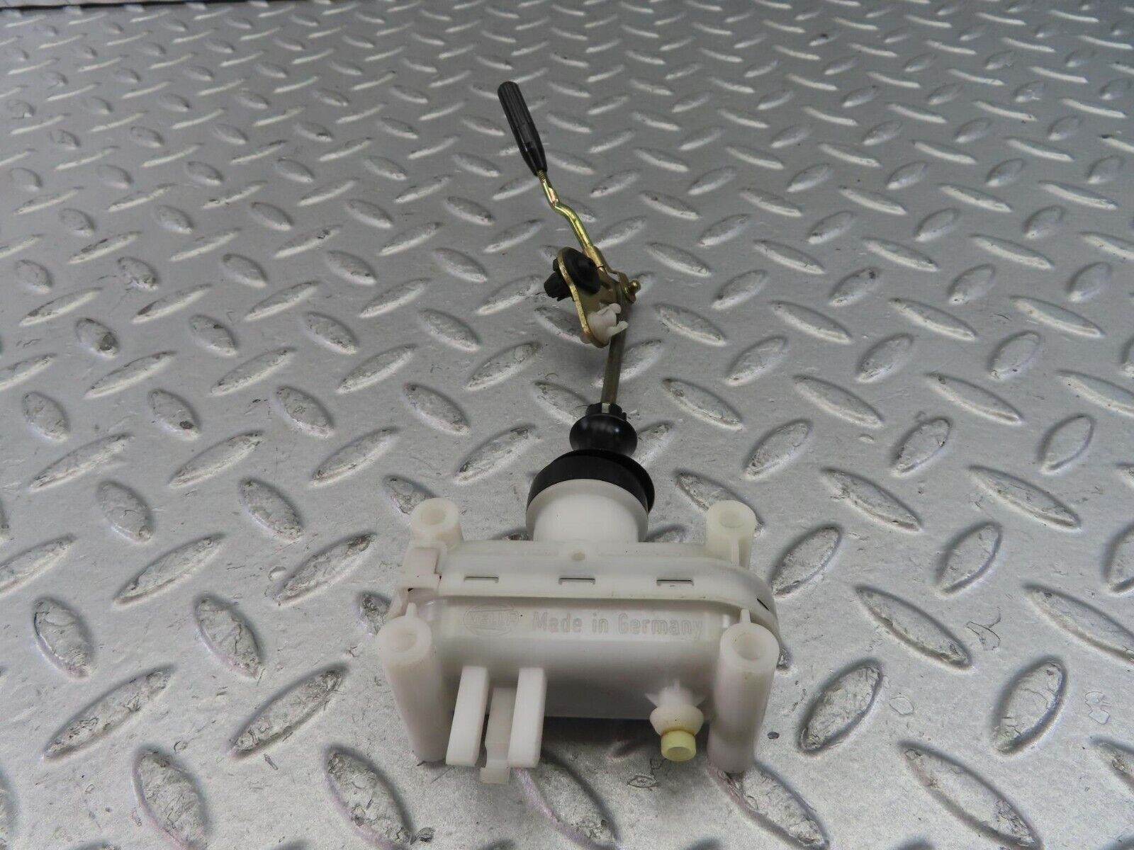 26932 Mercedes-Benz W123 240D Door Lock Vacuum Actuator Rear Left 2018050590