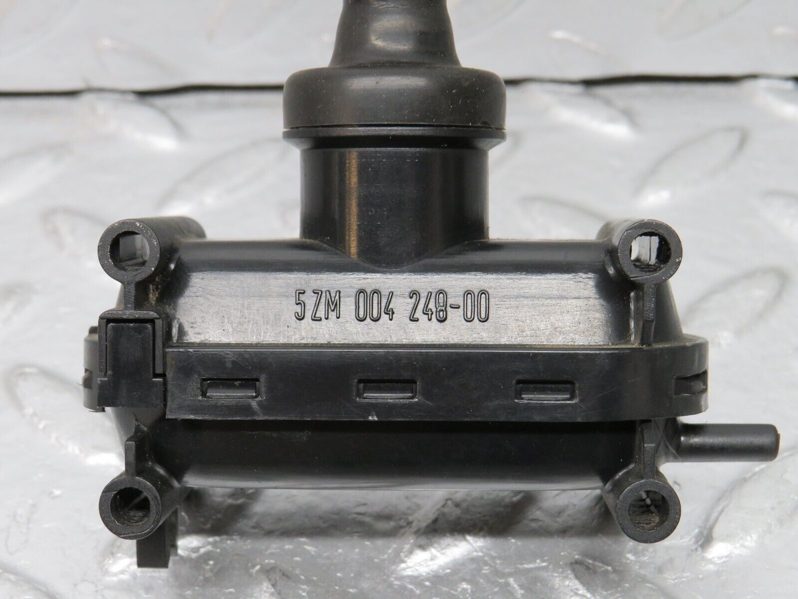30715 Mercedes-Benz W201 190E 2.0L Rear Right Door Lock Vacuum Actuator