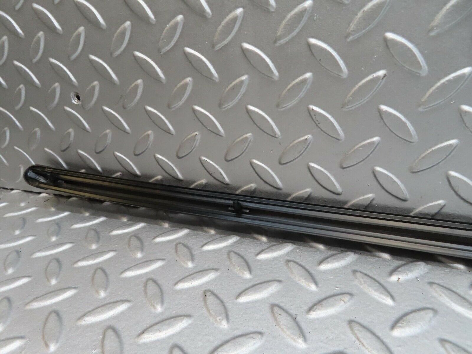 15834 Mercedes-Benz W123 280E Front Left Fender Centre Moulding Trim