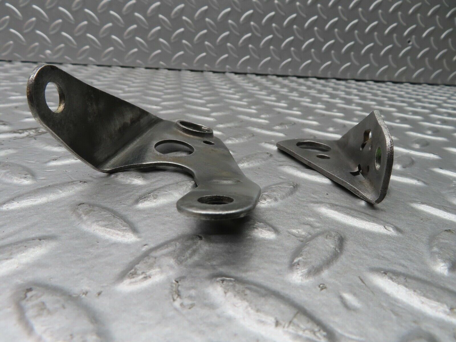 21342 Mercedes-Benz W123 230E Engine Lifting Eyes Hooks