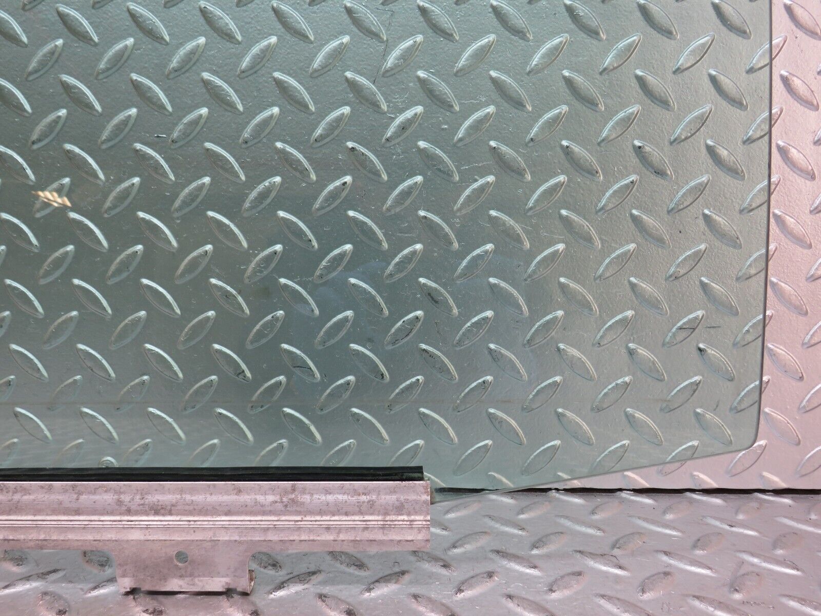 27636 Mercedes-Benz S124 300TE Wagon Rear Left Door Window Glass