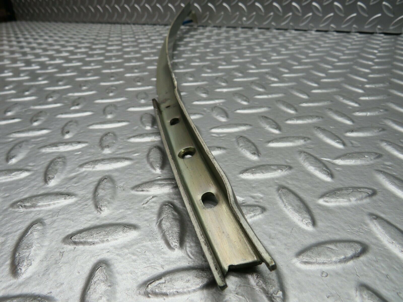 22530 Mercedes-Benz C124 E220 Coupe Right Door Window Channel