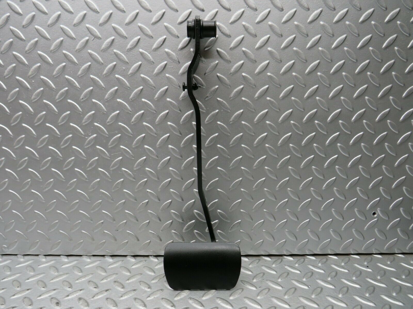 22138 Mercedes-Benz S123 280TE Wagon Brake Pedal