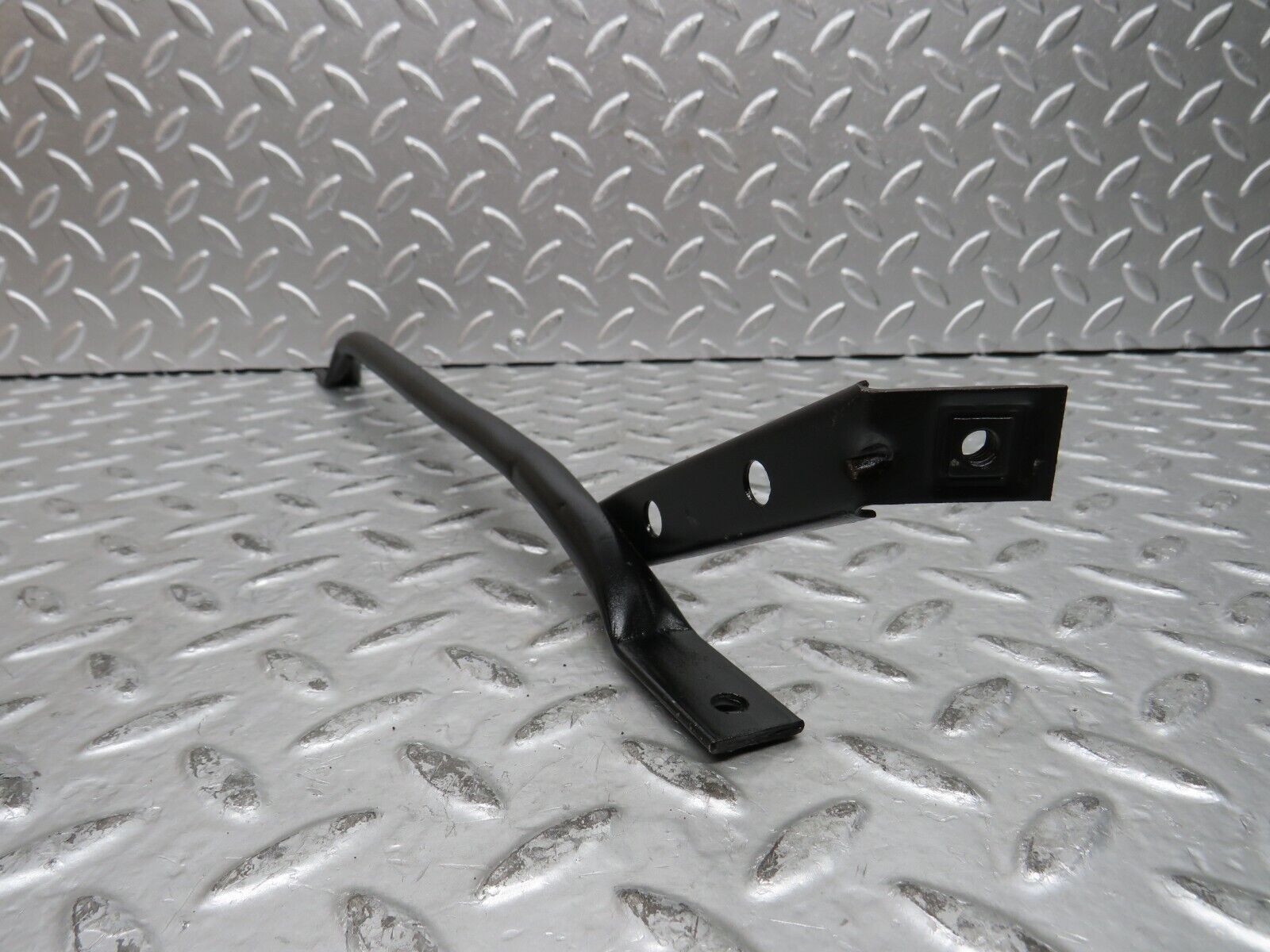 28533 Mercedes-Benz S123 240D Wagon Horn Bracket