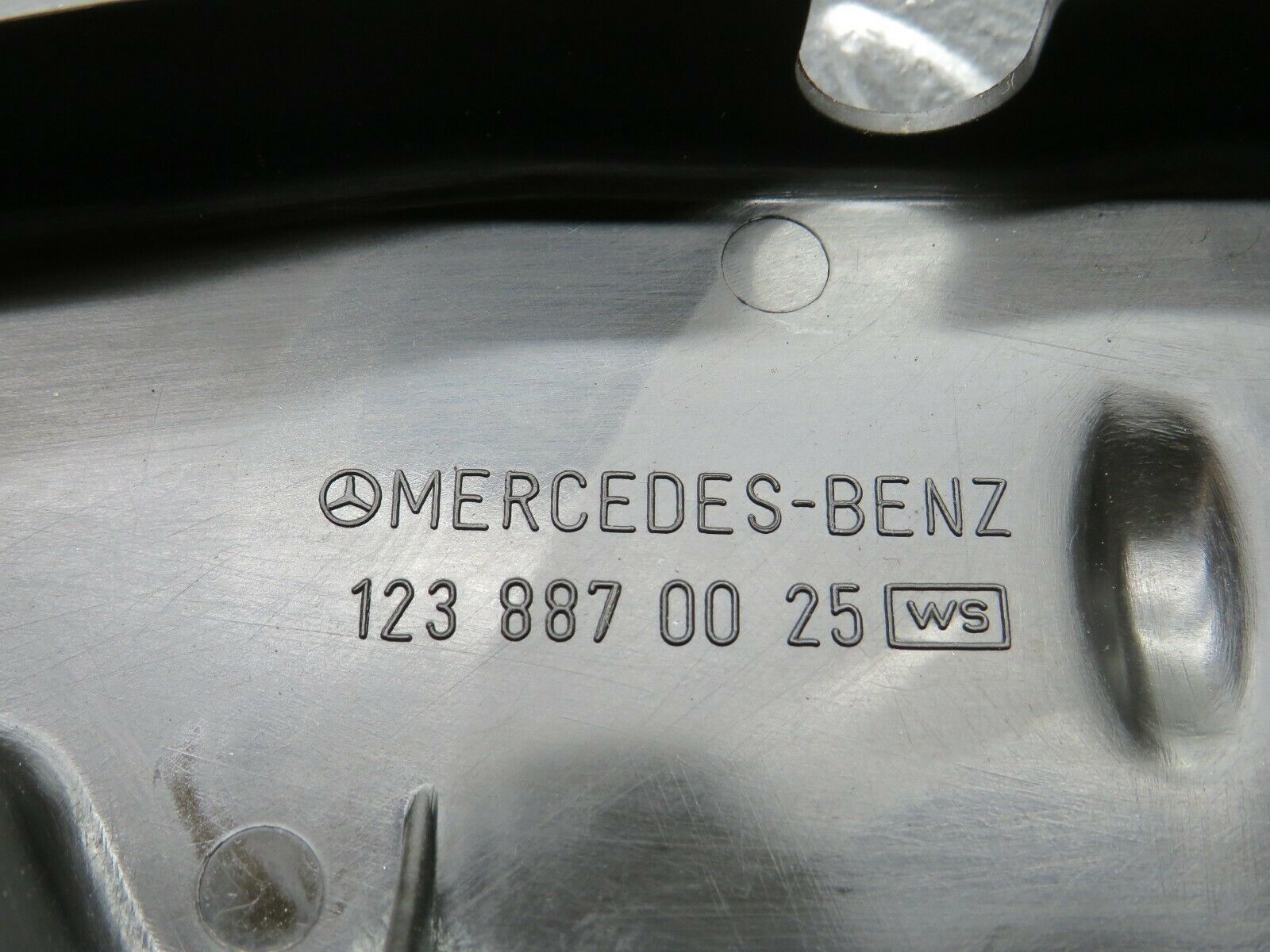 22121 Mercedes-Benz S123 280TE Wagon Bonnet Catch Cover 1238870025