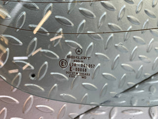31924 Mercedes-Benz W123 230E Rear Heated Windscreen Glass