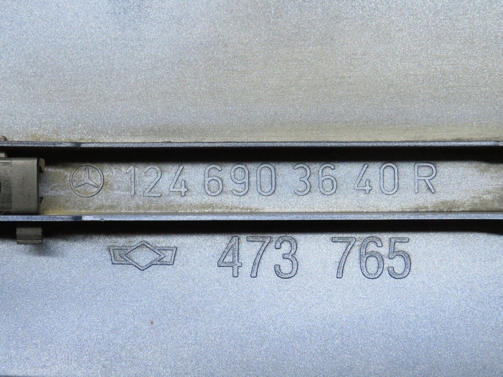 28979 Mercedes-Benz C124 320CE Front Right Fender Wing Moulding Trim 1246903640
