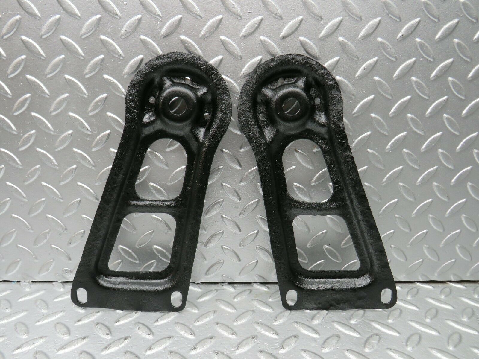 23059 Mercedes-Benz C123 230CE Coupe Rear Suspension Axle Mounting Bracket