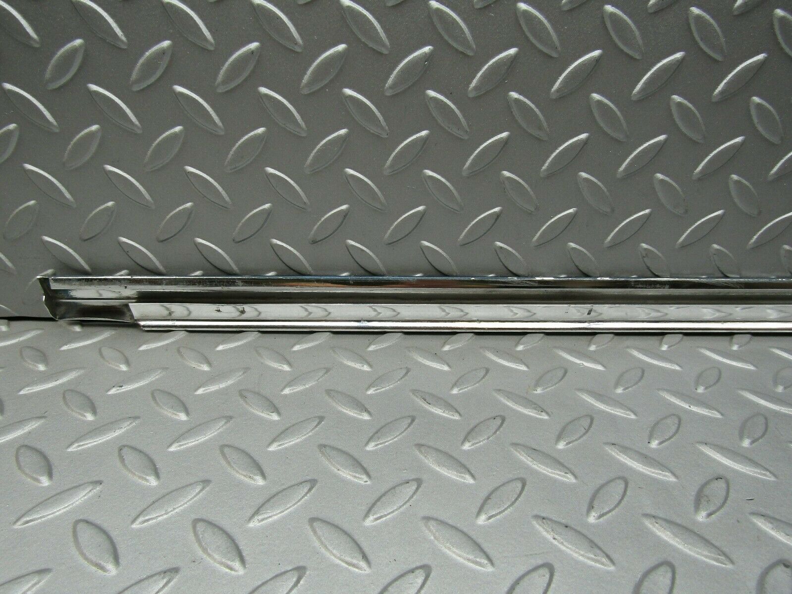 3317 Mercedes-Benz W108 280SE Front Left Door Chrome Moulding Trim