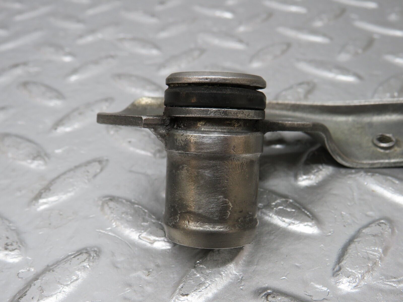 34188 Mercedes-Benz W124 260E Engine Lifting Eyes Hooks