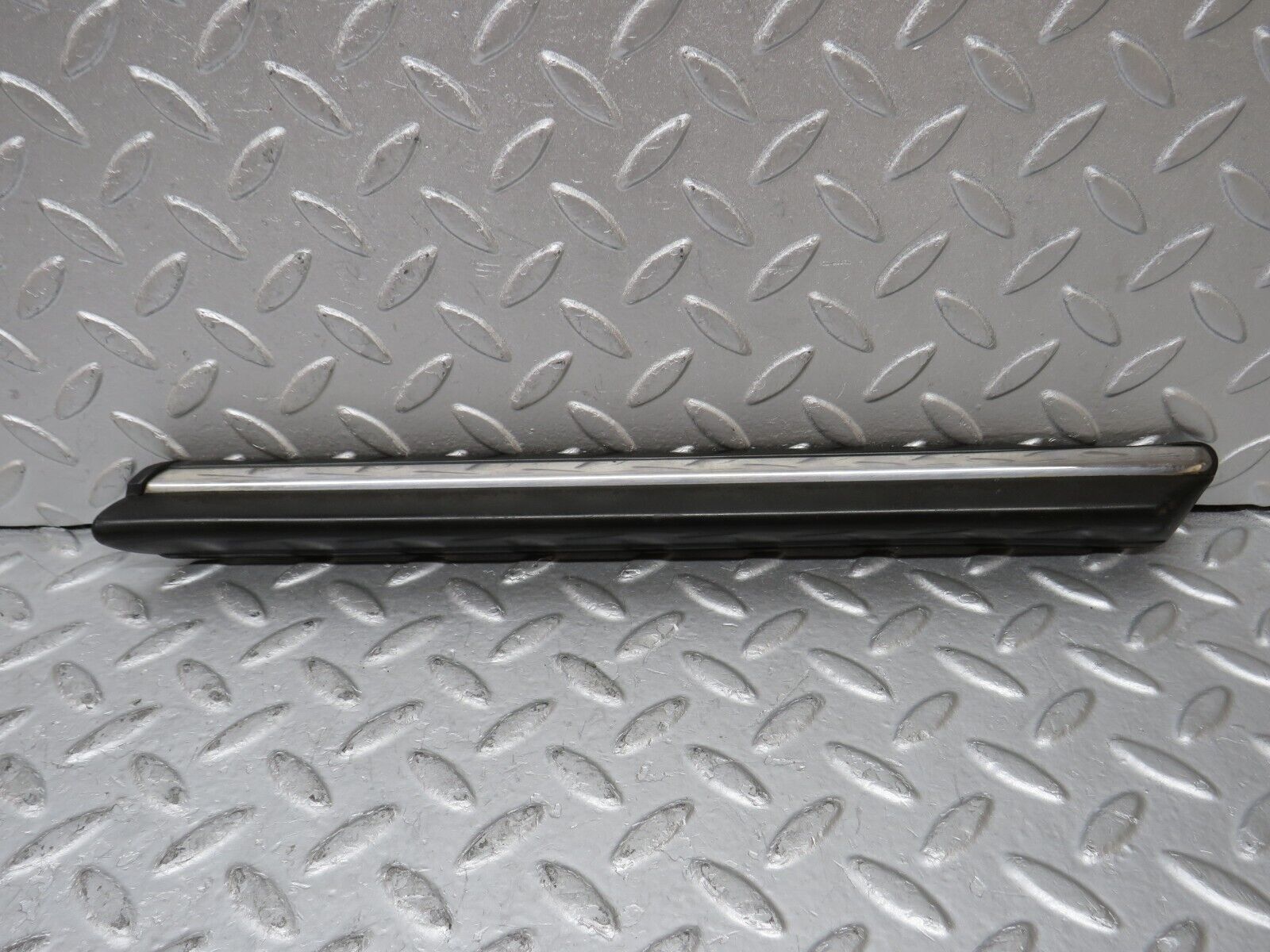 35488 Mercedes-Benz R107 280SL Front Right Fender Wing Centre Moulding Trim