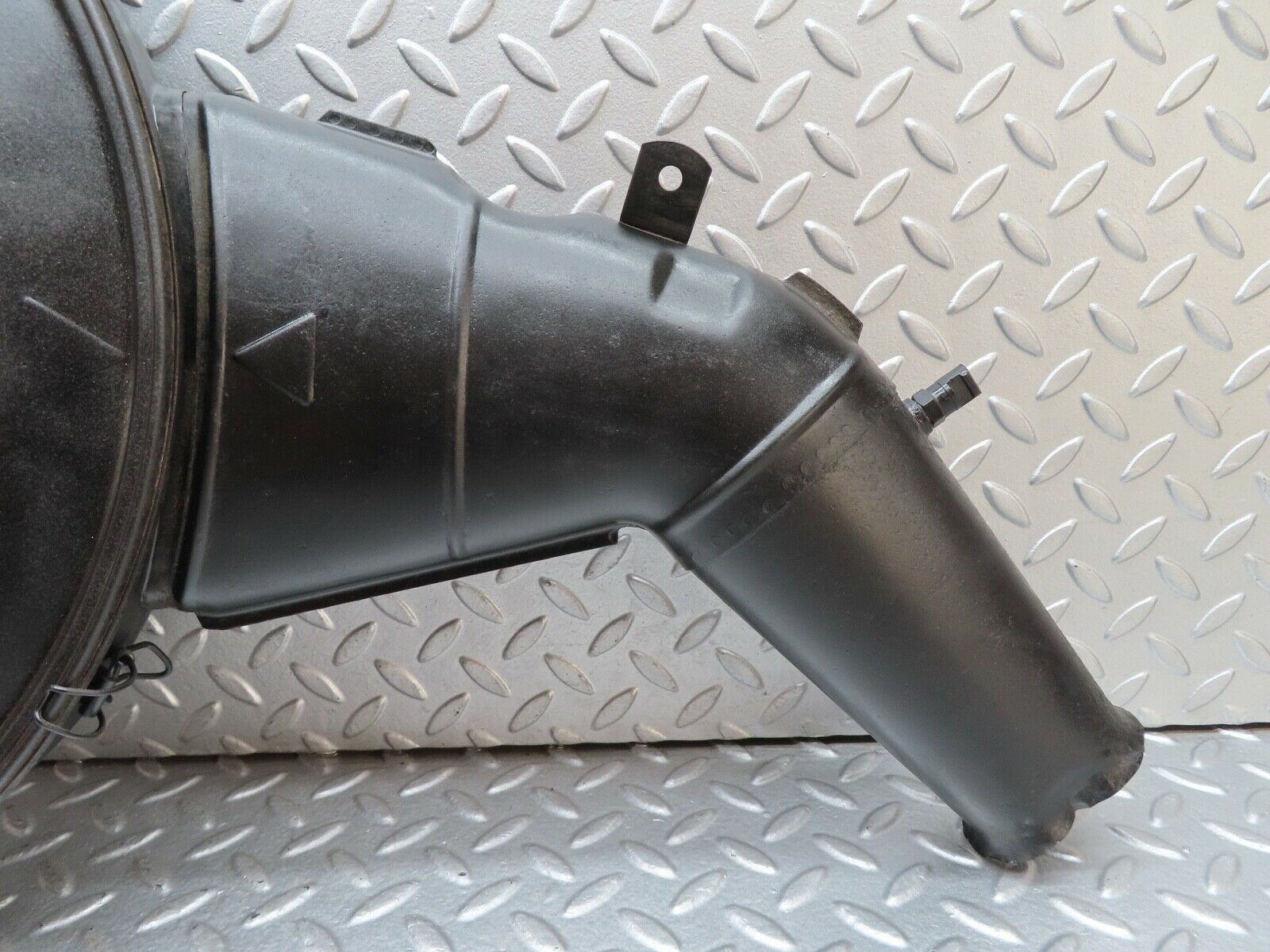 18495 Mercedes-Benz W116 350SE Air Filter Box Housing 0070942702