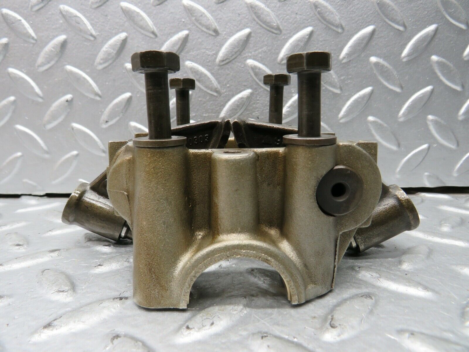 21741 Mercedes-Benz W126 300SE Rocker Arms Camshaft Bearing Block 1030510610