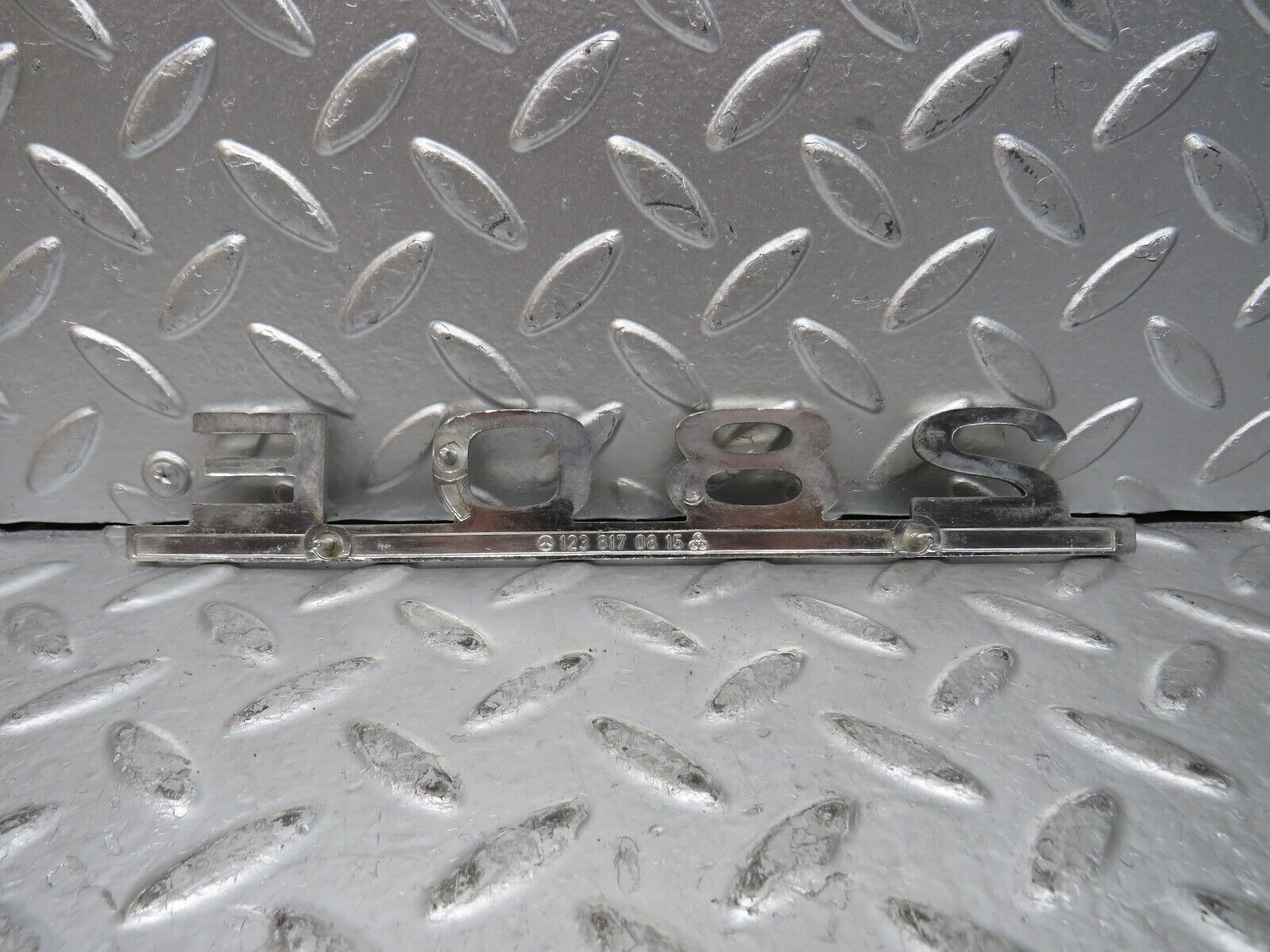 27264 Mercedes-Benz W123 280E Trunk Badge Logo Emblem 1238170815