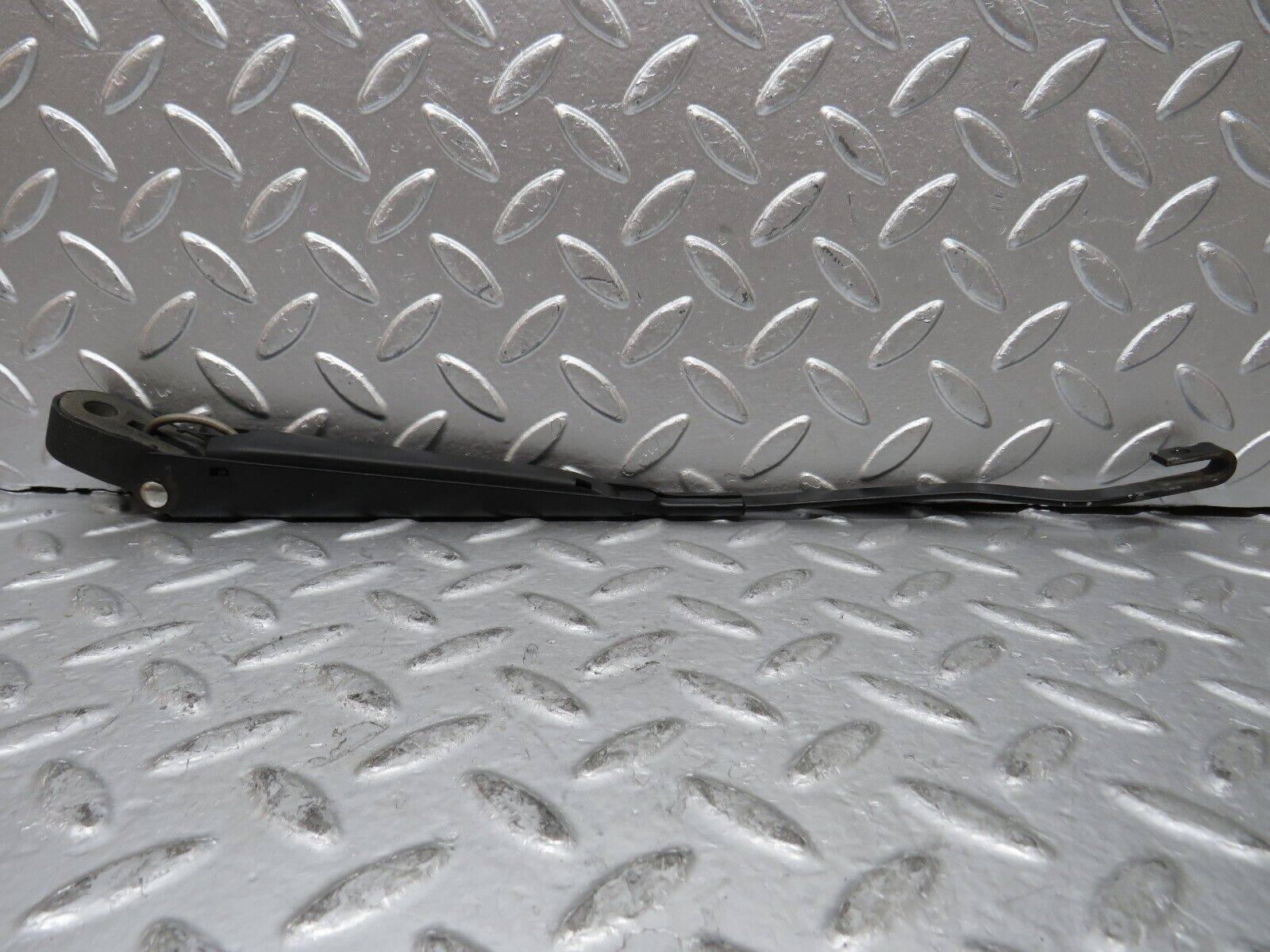 26990 Mercedes-Benz W123 240D Wiper Arm Bosch Left Side 3399990553