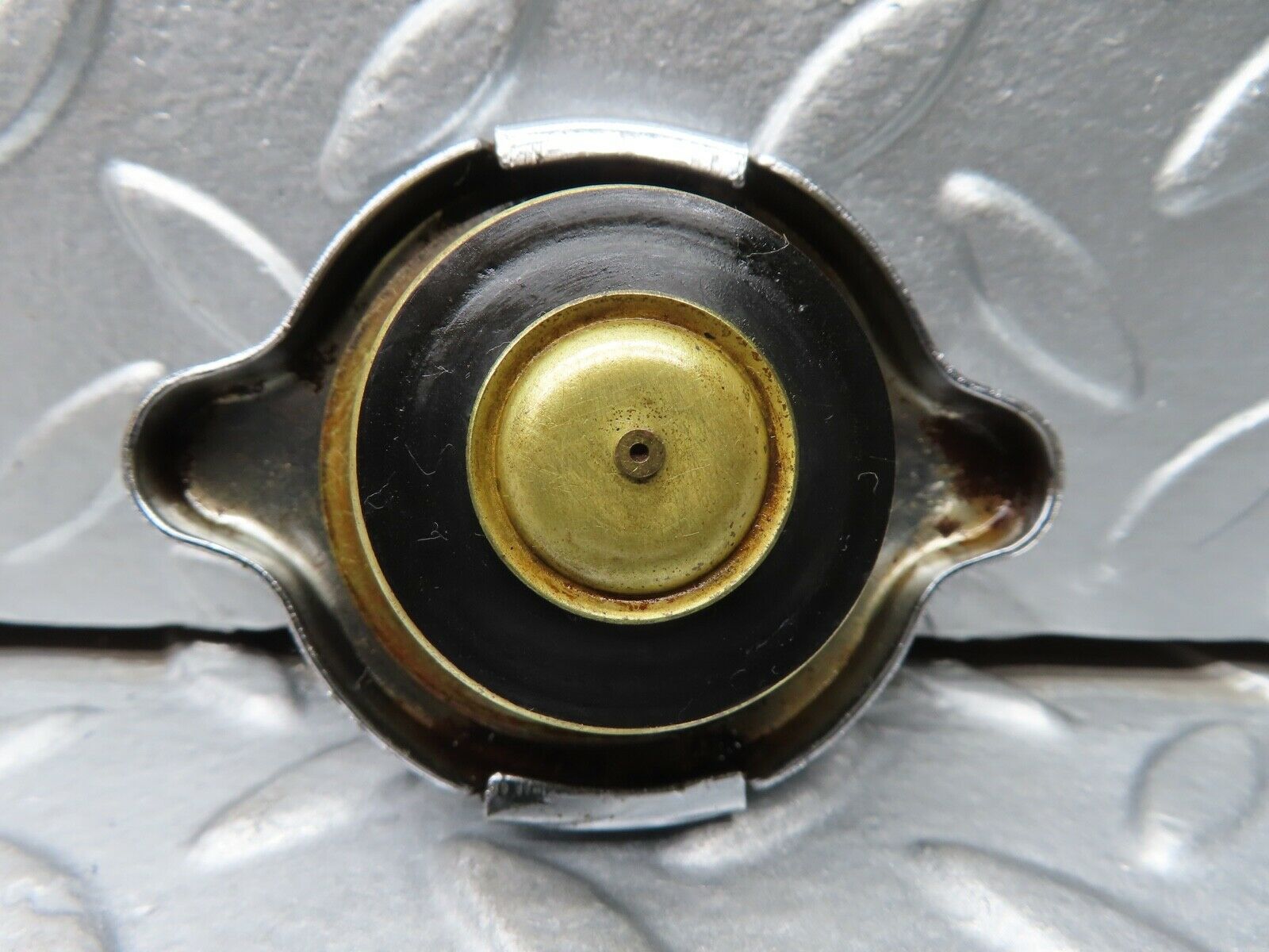 20347 Mercedes-Benz W114 280CE Coupe Radiator Cap RS-512A