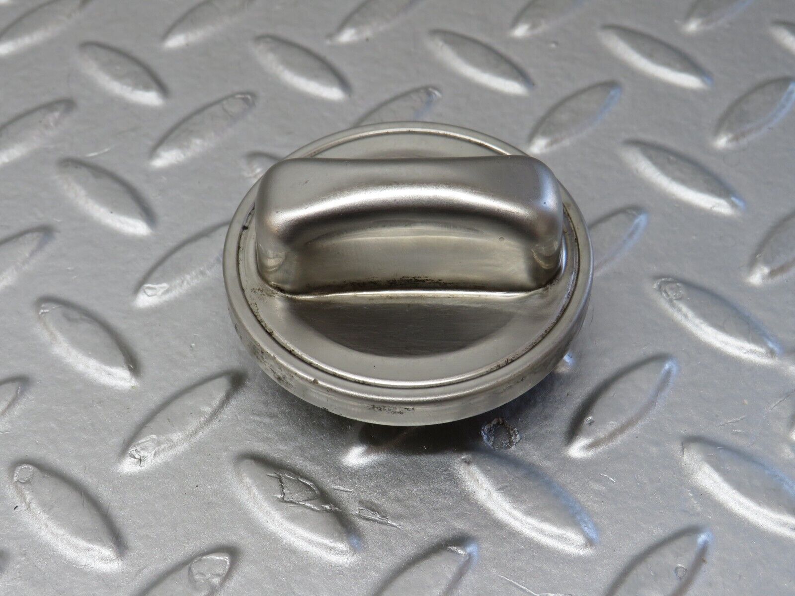 36804 Mercedes-Benz W201 190E 2.0L Fuel Tank Metal Cap 1244700005